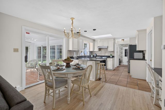 132 Brentwood Cir, North Andover, MA 01845