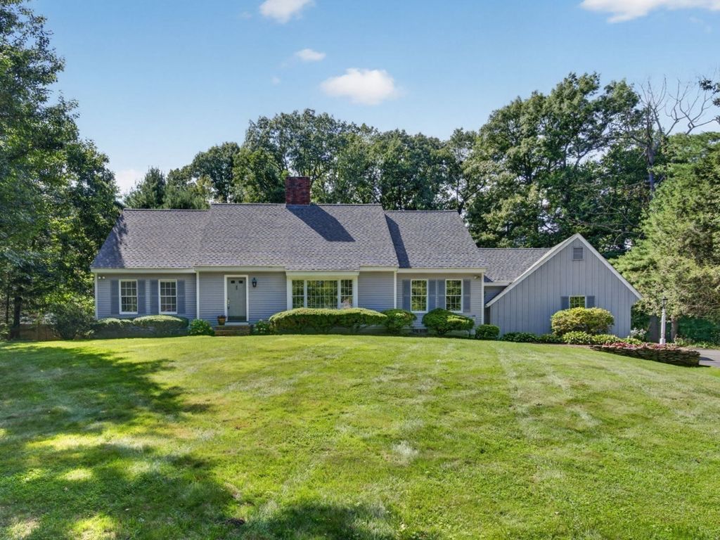 132 Brentwood Cir, North Andover, MA 01845