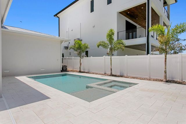 5021 W LEONA STREET, Tampa, FL 33629