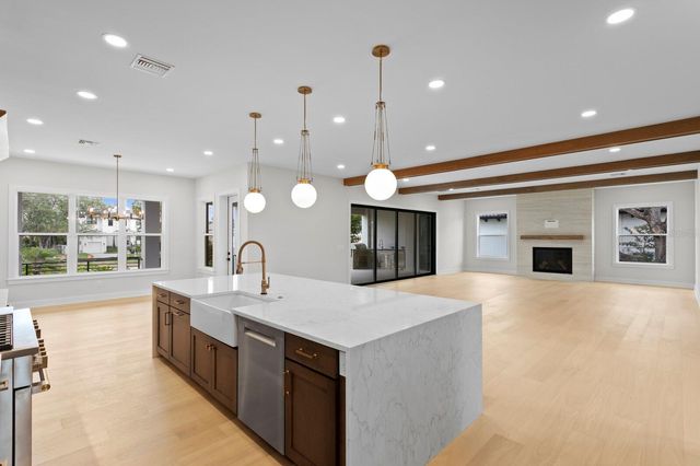 5021 W LEONA STREET, Tampa, FL 33629