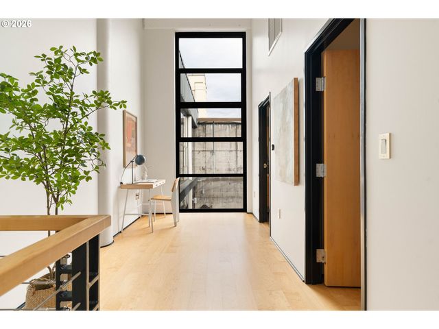 1400 Nw IRVING St 713, Portland, OR 97209