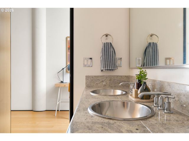 1400 Nw IRVING St 713, Portland, OR 97209