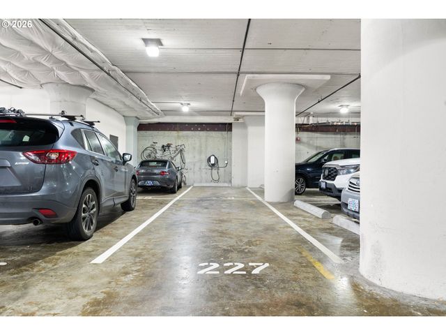 1400 Nw IRVING St 713, Portland, OR 97209