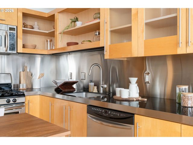 1400 Nw IRVING St 713, Portland, OR 97209