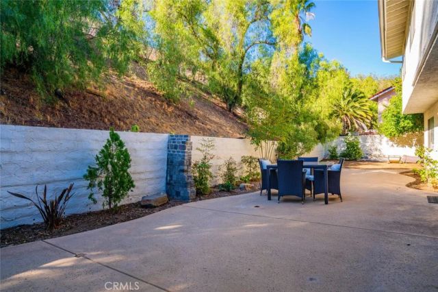 27061 Esward, Agoura Hills, CA 91301
