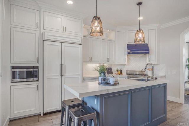 109 Rios Court, Solana Beach, CA 92075