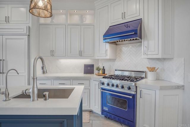 109 Rios Court, Solana Beach, CA 92075