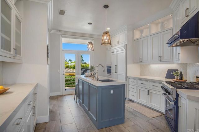109 Rios Court, Solana Beach, CA 92075