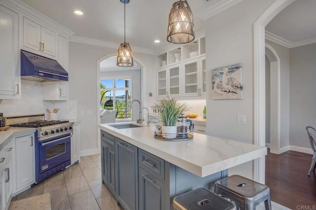 109 Rios Court, Solana Beach, CA 92075