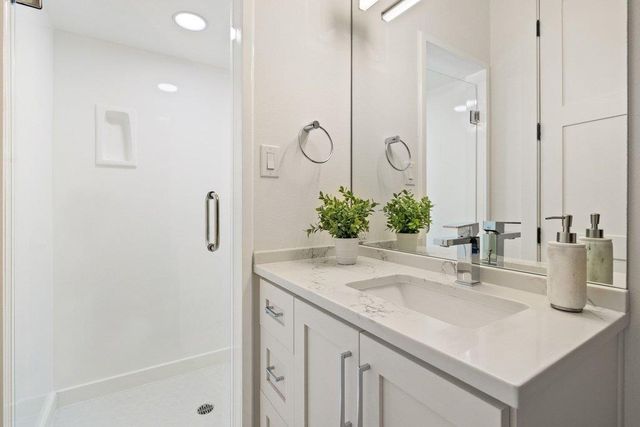 201 Crescent BLF, Lakeway, TX 78734