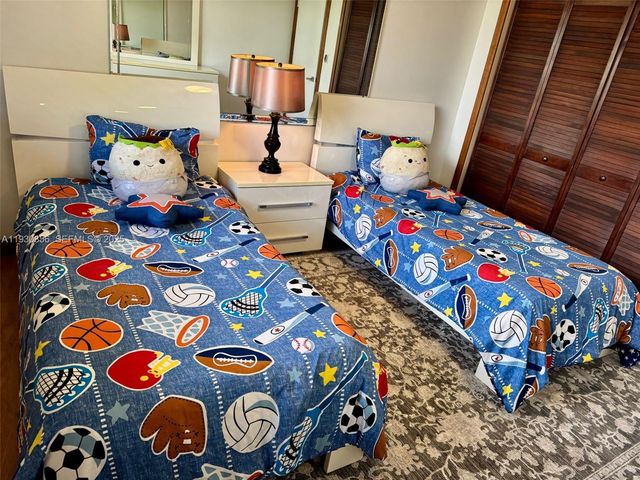 201 180 th Dr 114, Sunny Isles Beach, FL 33160