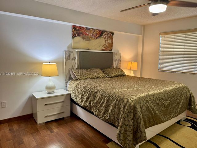 201 180 th Dr 114, Sunny Isles Beach, FL 33160