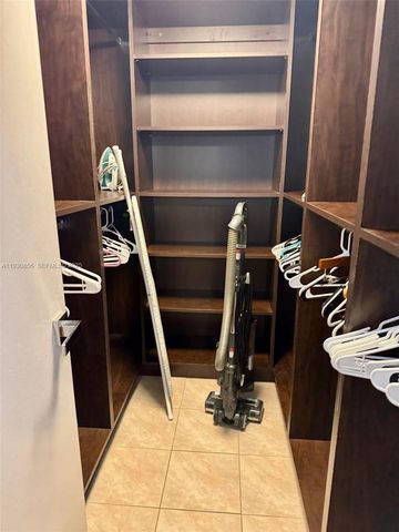 201 180 th Dr 114, Sunny Isles Beach, FL 33160