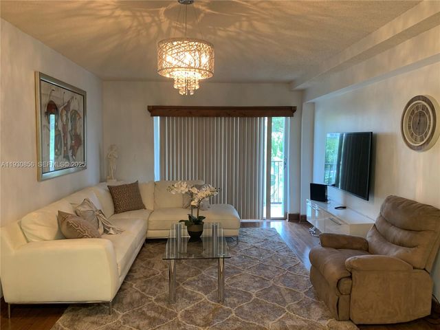 201 180 th Dr 114, Sunny Isles Beach, FL 33160