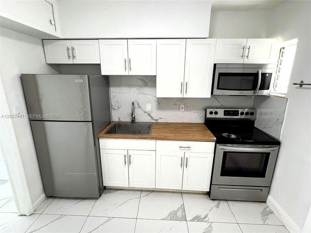 2226 Cody St, Hollywood, FL 33020