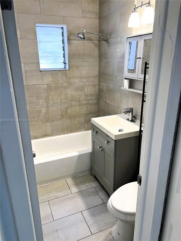 2226 Cody St, Hollywood, FL 33020