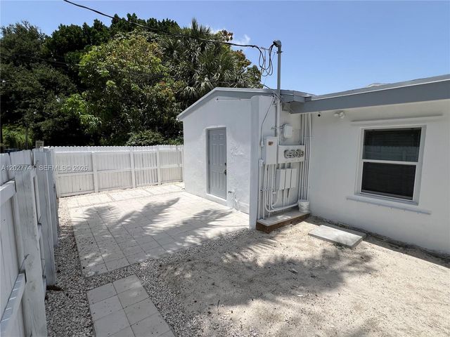 2226 Cody St, Hollywood, FL 33020