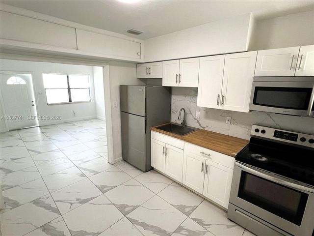 2226 Cody St, Hollywood, FL 33020