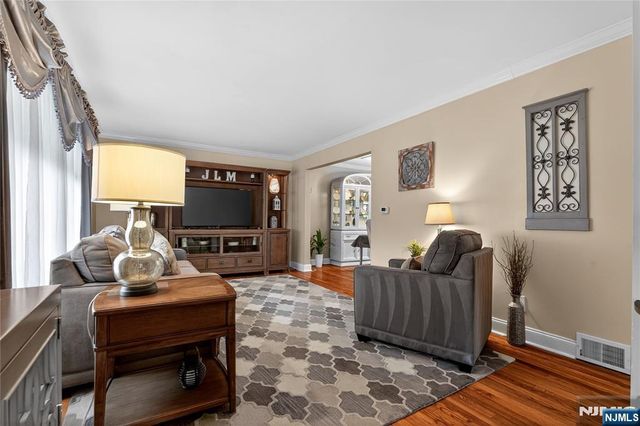 7 Spier Drive, Livingston, NJ 07039