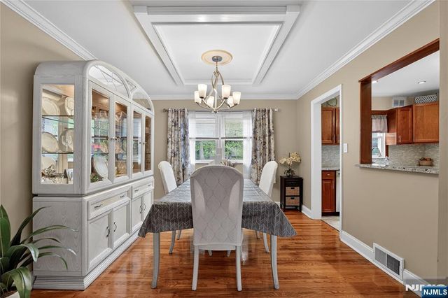 7 Spier Drive, Livingston, NJ 07039