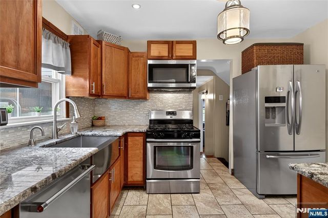 7 Spier Drive, Livingston, NJ 07039