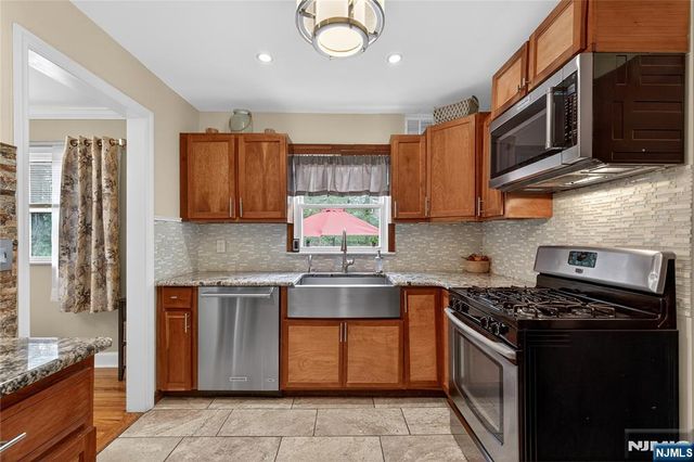 7 Spier Drive, Livingston, NJ 07039