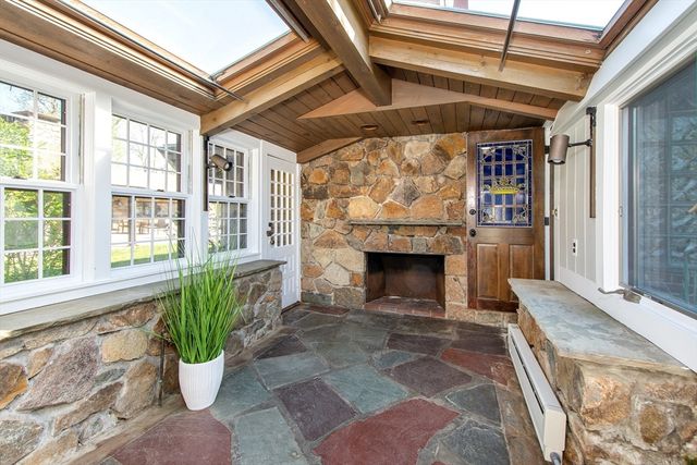 19 Hobart Lane, Cohasset, MA 02025