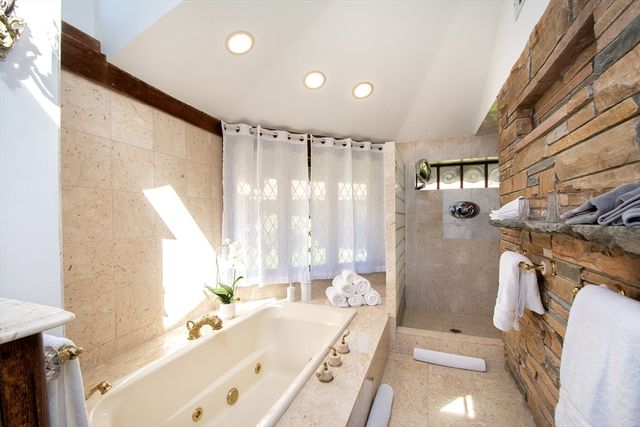 19 Hobart Lane, Cohasset, MA 02025