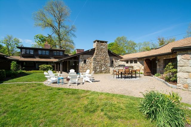 19 Hobart Lane, Cohasset, MA 02025