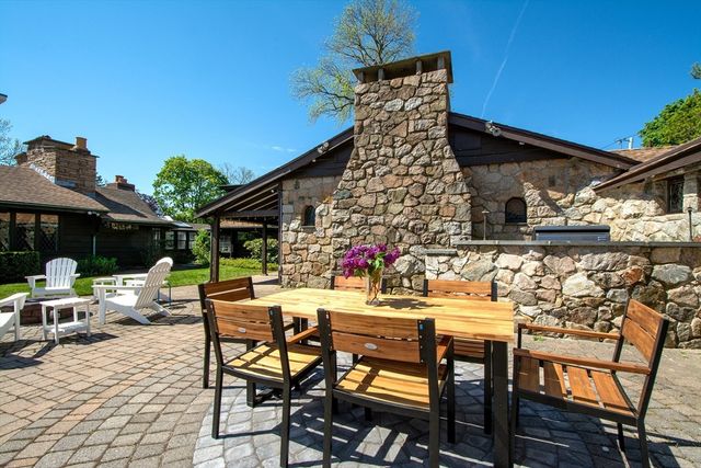 19 Hobart Lane, Cohasset, MA 02025