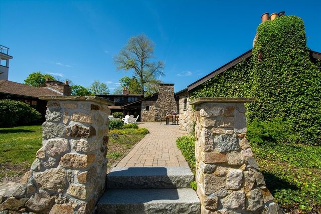 19 Hobart Lane, Cohasset, MA 02025