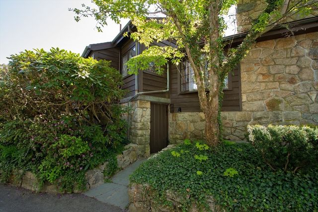 19 Hobart Lane, Cohasset, MA 02025