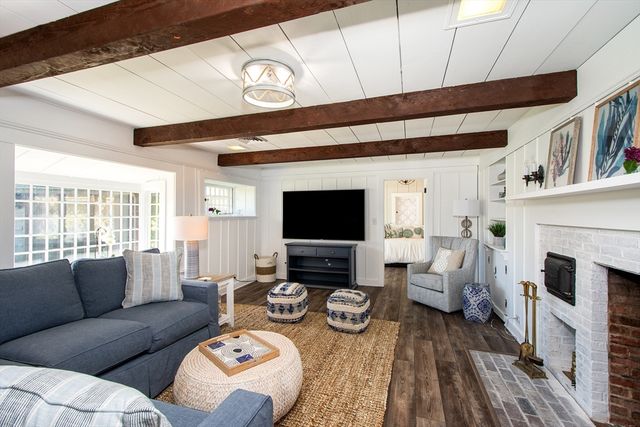 19 Hobart Lane, Cohasset, MA 02025