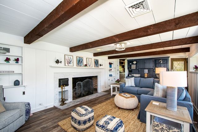 19 Hobart Lane, Cohasset, MA 02025