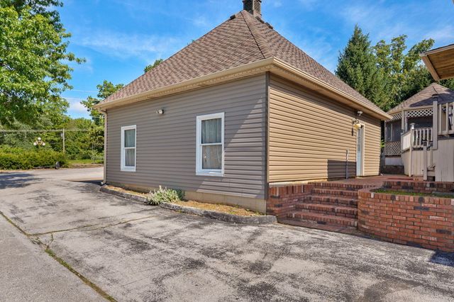 4967 S Buckingham Lane, Springfield, MO 65810