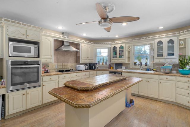 4967 S Buckingham Lane, Springfield, MO 65810