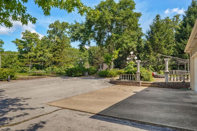 4967 S Buckingham Lane, Springfield, MO 65810