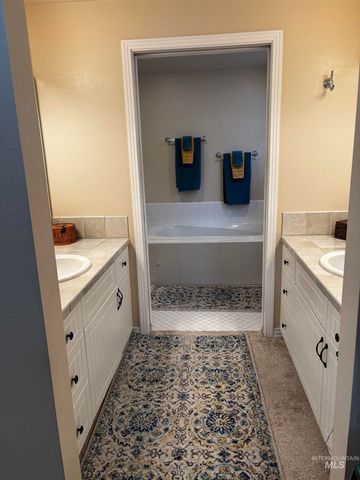 352 W Greensboro Ct, Boise, ID 83706