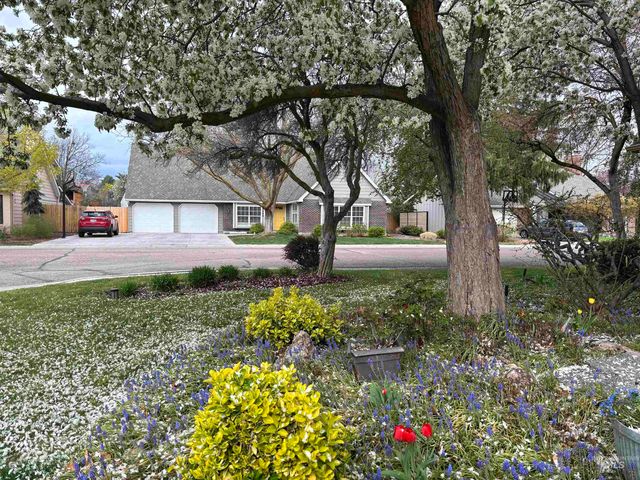 352 W Greensboro Ct, Boise, ID 83706