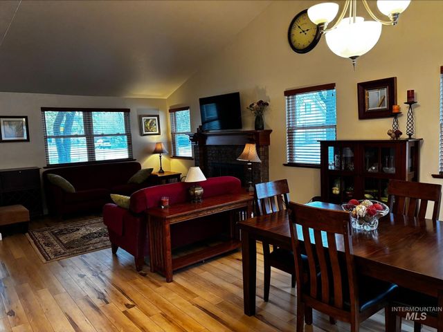 352 W Greensboro Ct, Boise, ID 83706