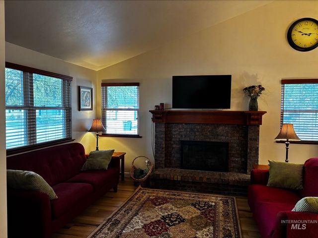 352 W Greensboro Ct, Boise, ID 83706