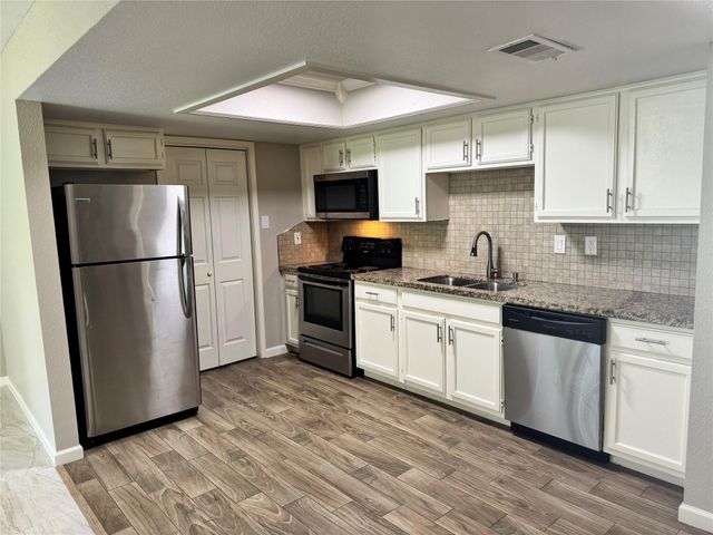 14777 Wunderlich Drive 103, Houston, TX 77069