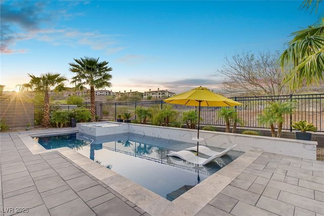 8 Reflection Cove Drive, Henderson, NV 89011