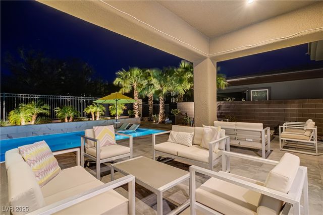 8 Reflection Cove Drive, Henderson, NV 89011