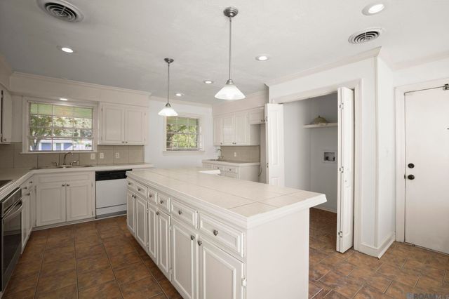 10566 Goodwood Blvd, Baton Rouge, LA 70815
