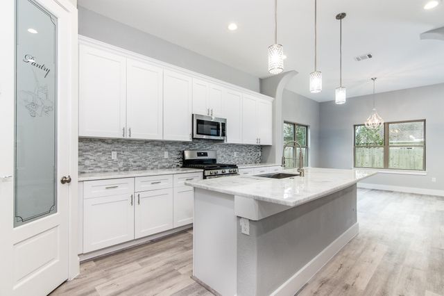 234 Hampton Glen Rd, Montgomery, TX 77356