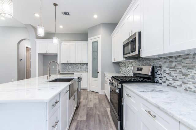 234 Hampton Glen Rd, Montgomery, TX 77356