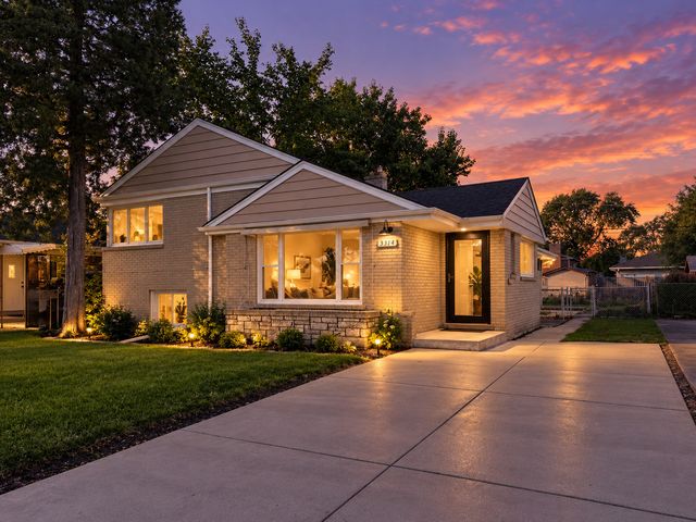 3814 W Sherwin Avenue, Lincolnwood, IL 60712
