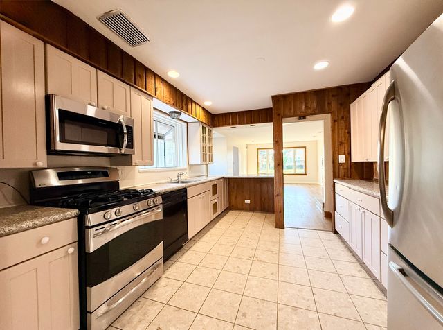 3814 W Sherwin Avenue, Lincolnwood, IL 60712