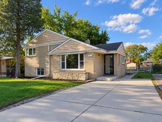 3814 W Sherwin Avenue, Lincolnwood, IL 60712